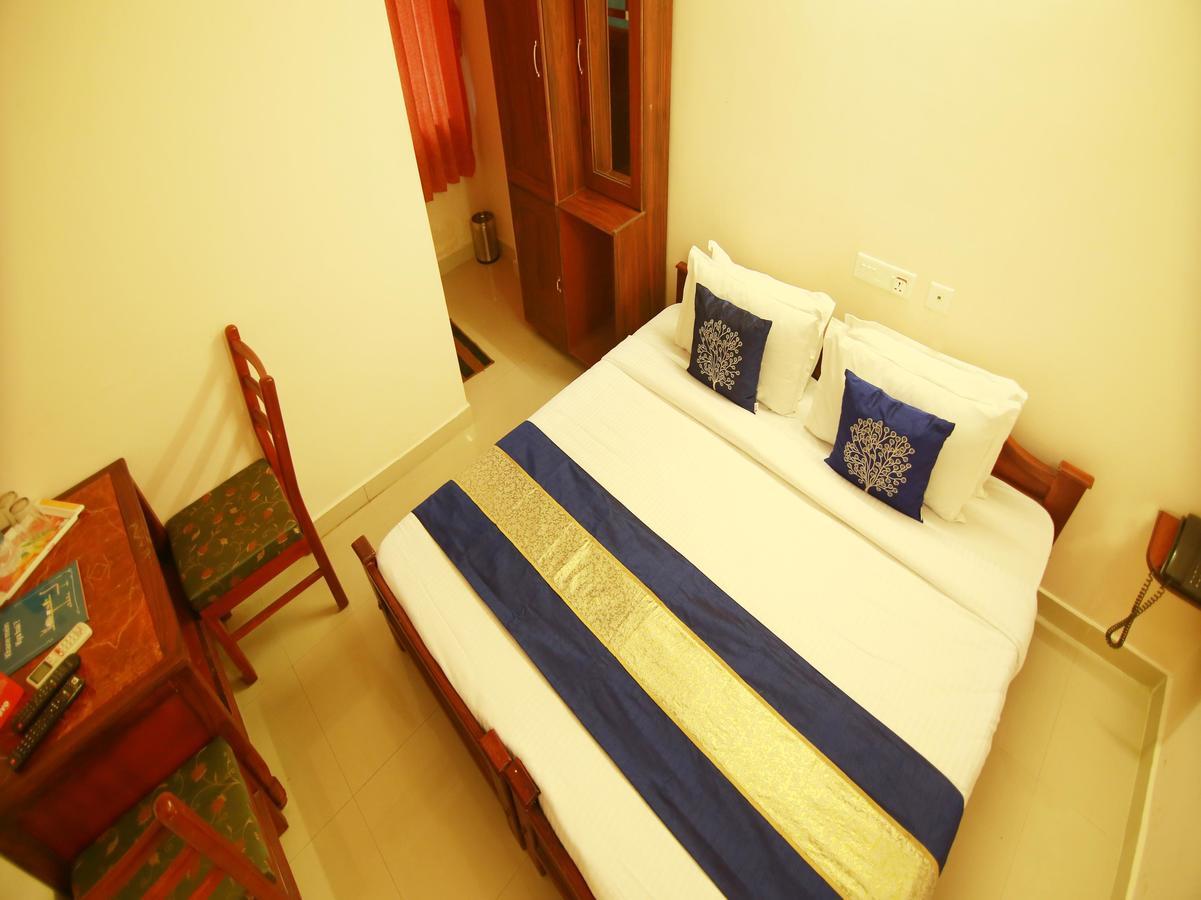 Oyo 4824 Hotel Star Kochi Exterior foto