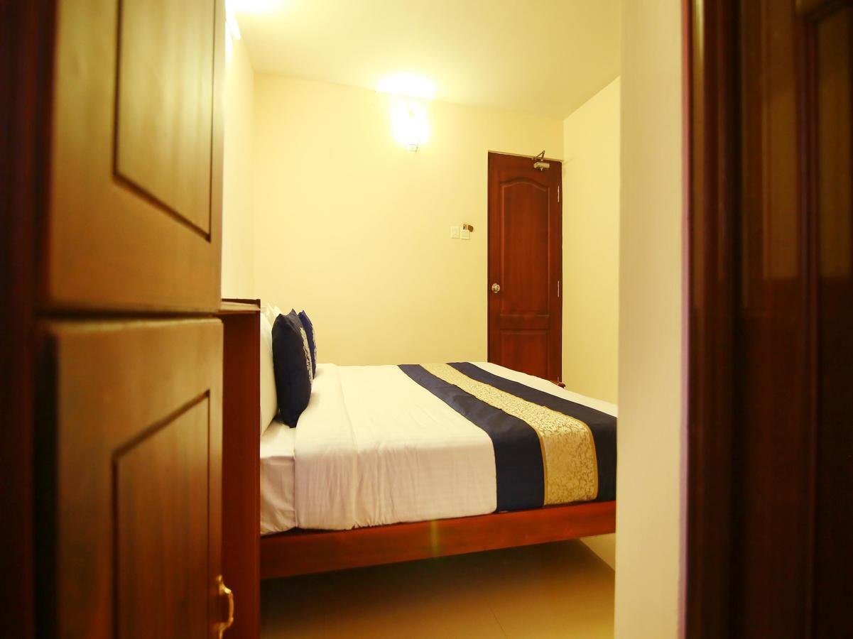 Oyo 4824 Hotel Star Kochi Exterior foto