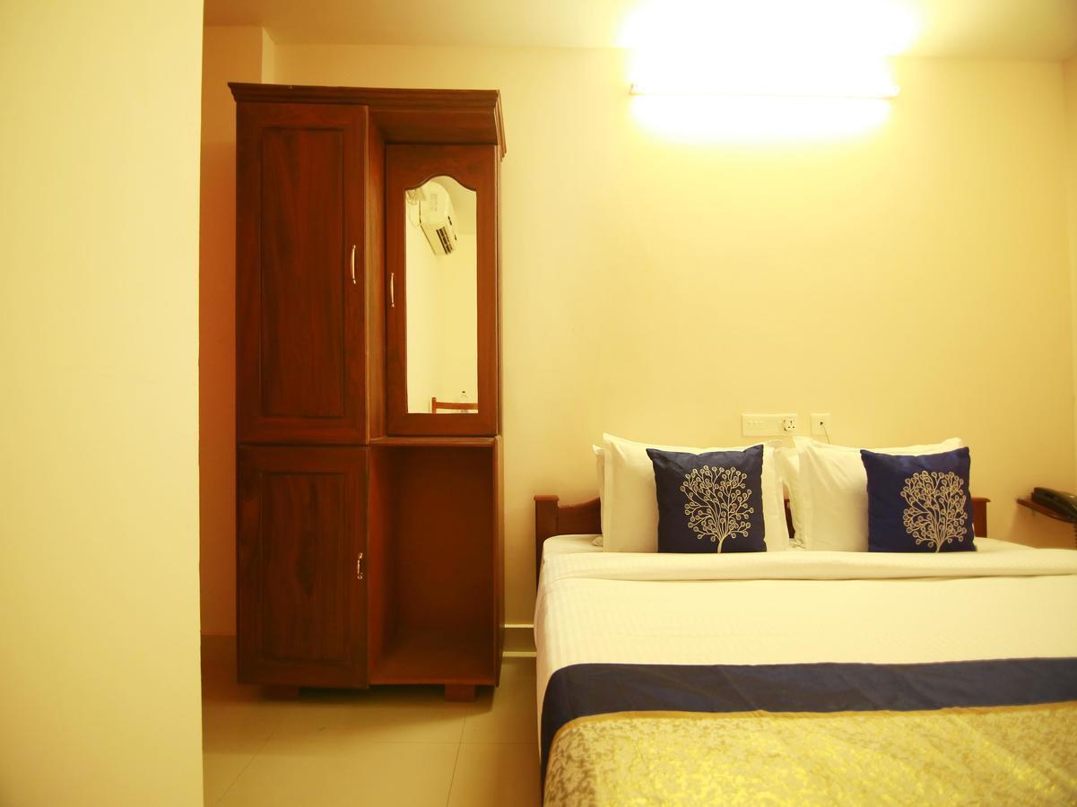 Oyo 4824 Hotel Star Kochi Exterior foto