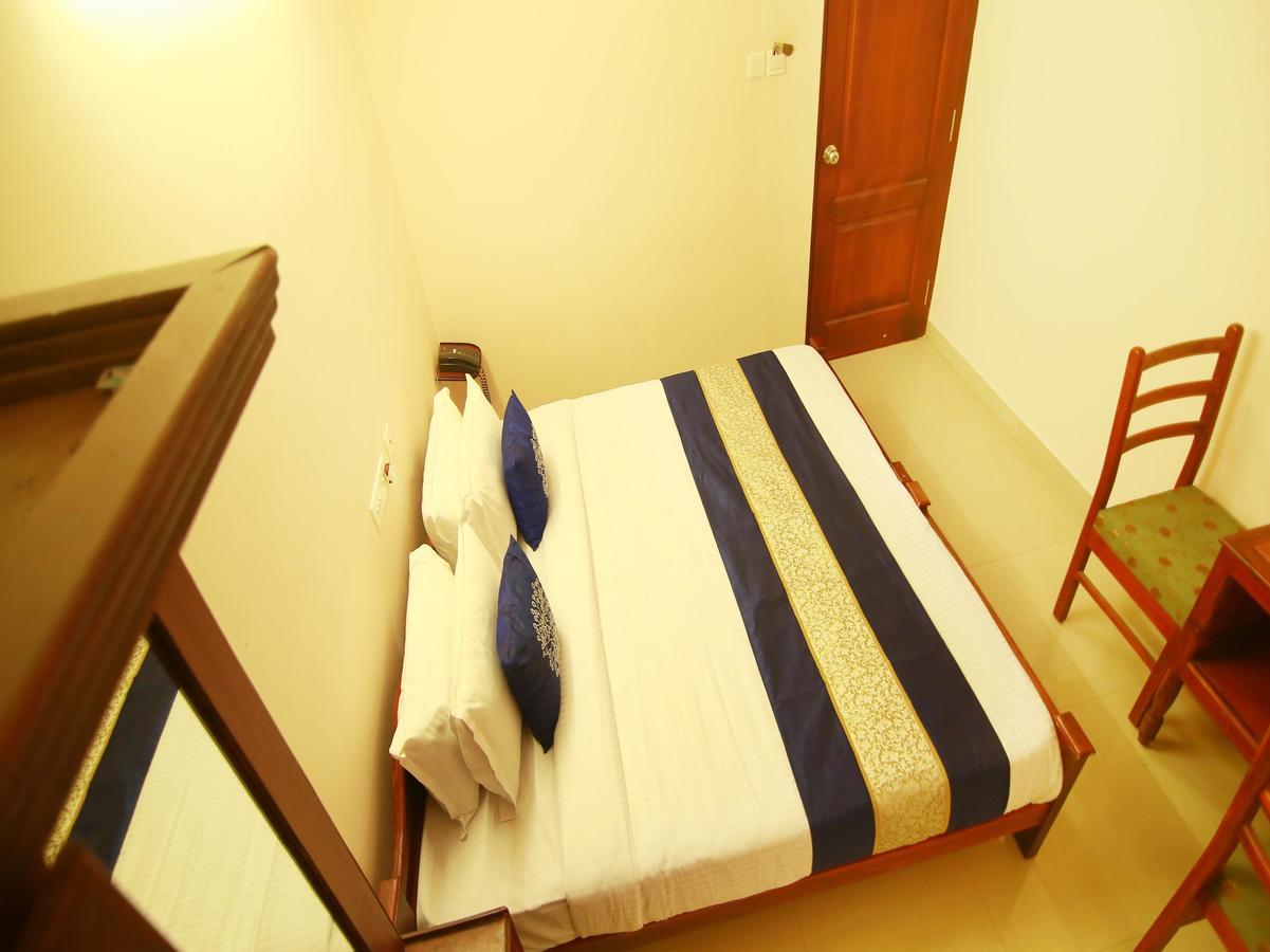 Oyo 4824 Hotel Star Kochi Exterior foto