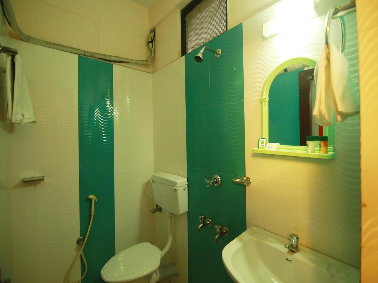 Oyo 4824 Hotel Star Kochi Exterior foto