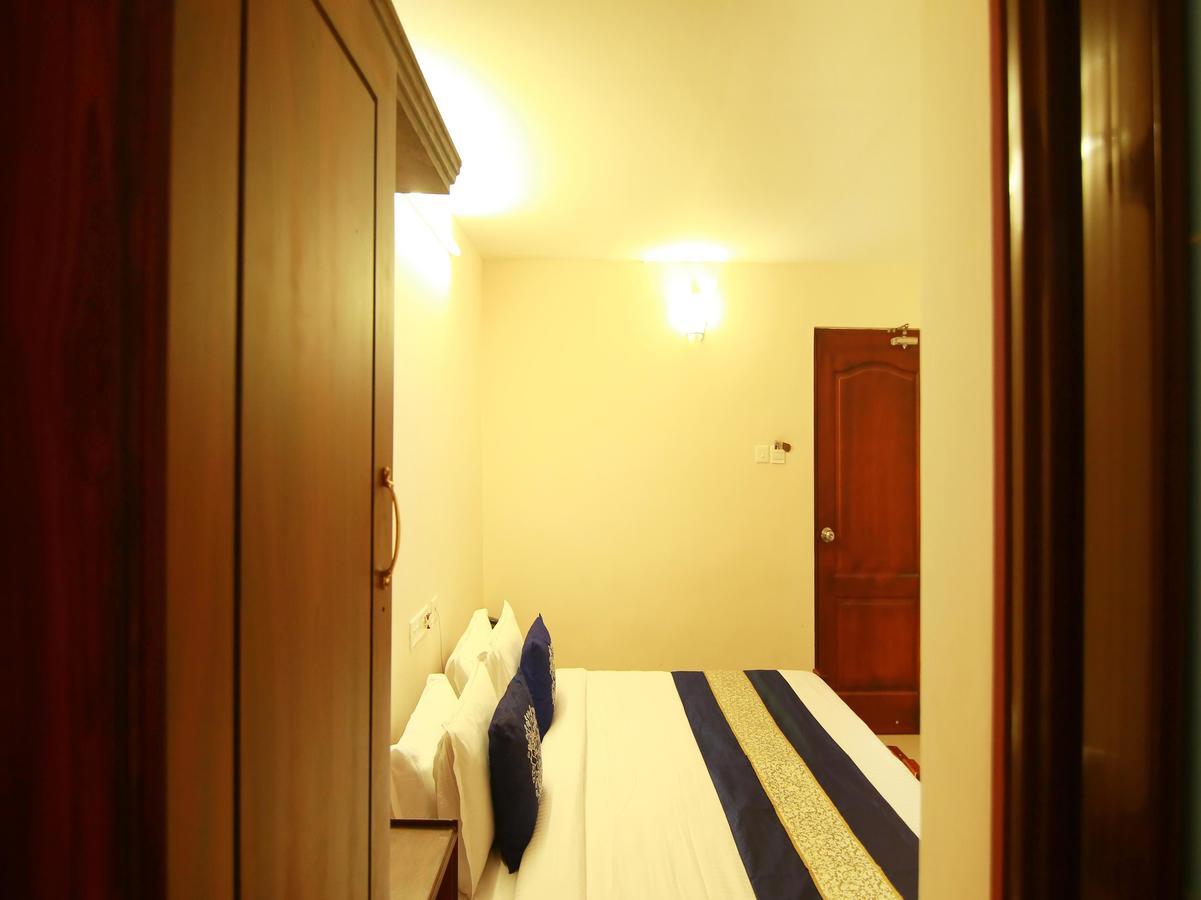 Oyo 4824 Hotel Star Kochi Exterior foto